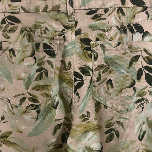 Gloria Vanderbilt Women's Size 10 Floral Print Capri Pants Beige Green - Picture 6 of 6